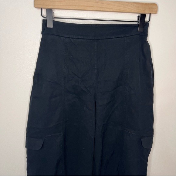 Lululemon Metropolis Maven High Rise Crop Size 4 Black Cargo Pant - Picture 5 of 12